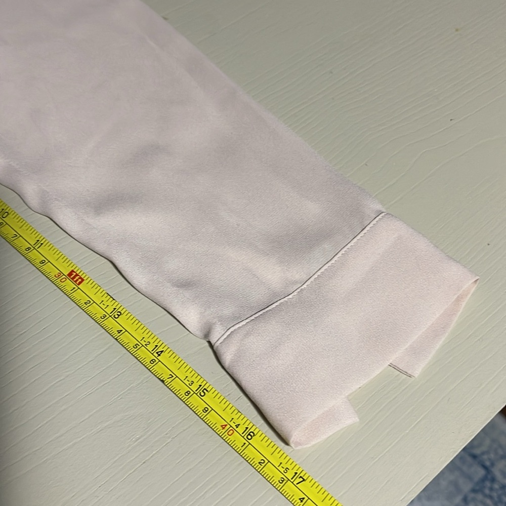 Vince Camuto Cream Flowy Top- Size XS - Picture 9 of 11